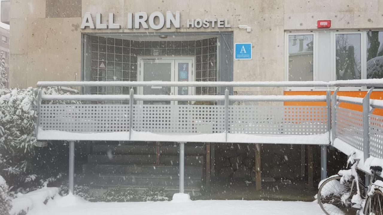 All Iron Hostel Bilbao Bagian luar foto